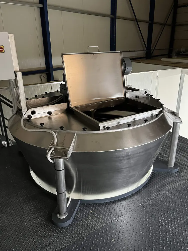 Spice blending in conical screw mixer